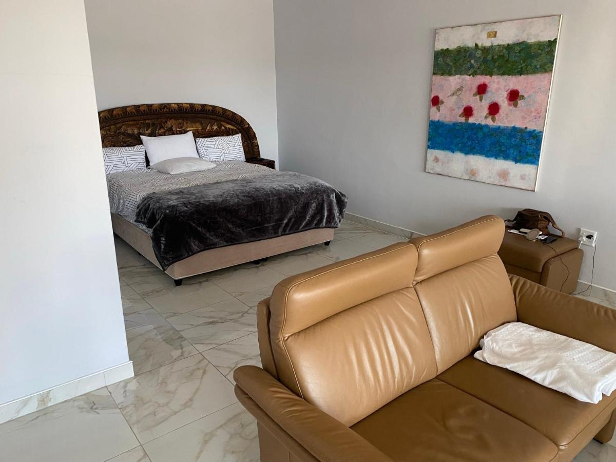 Mukulela Bed and Breakfast Walvis Bay Exteriör bild